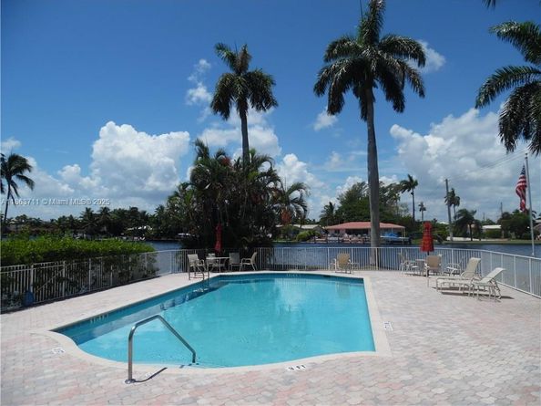 1881 Middle River Dr 605, Fort Lauderdale FL 33305