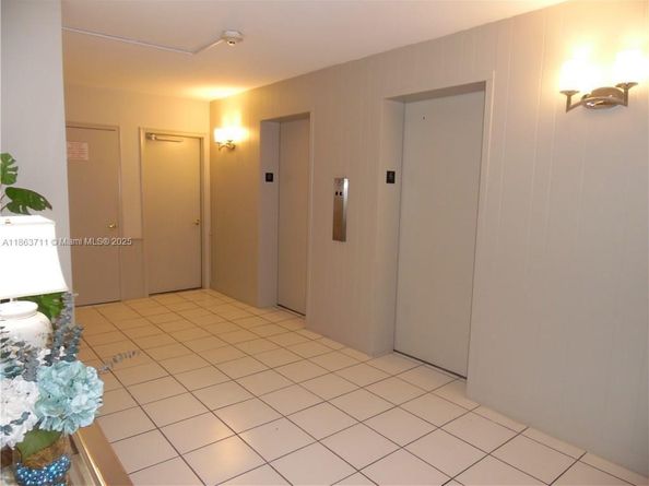 1881 Middle River Dr 605, Fort Lauderdale FL 33305