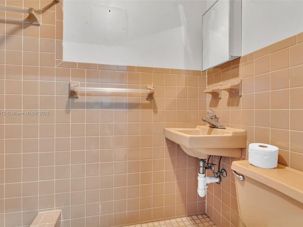 7500 Polk St, Hollywood FL 33024