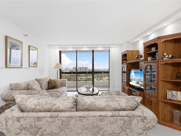 3530 Mystic Pointe Dr 2108, Aventura FL 33180