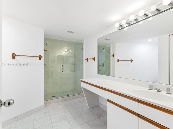 3530 Mystic Pointe Dr 2108, Aventura FL 33180