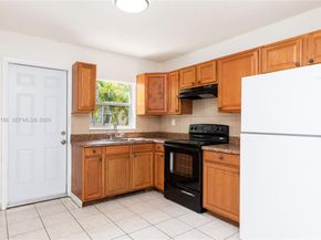 15 SW 6th St, Dania Beach FL 33004