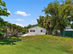 15 SW 6th St, Dania Beach FL 33004