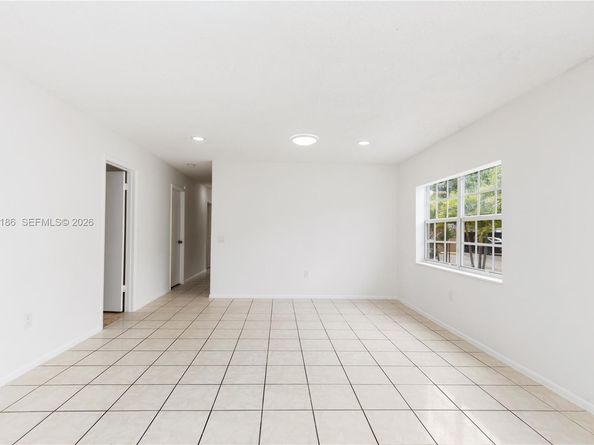 15 SW 6th St, Dania Beach FL 33004