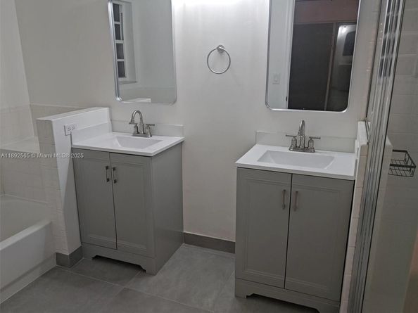 32 Gables Blvd, Weston FL 33326