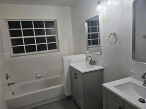 32 Gables Blvd, Weston FL 33326
