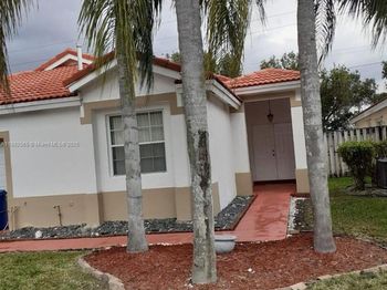 32 Gables Blvd