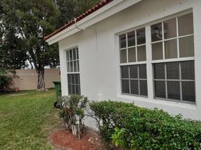 32 Gables Blvd, Weston FL 33326