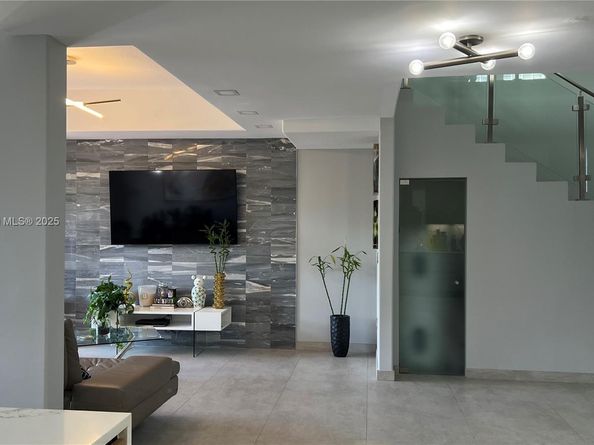 20740 NE 32nd Pl, Aventura FL 33180