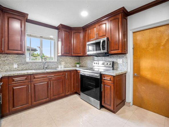 6010 SW 19th St, Miami FL 33155