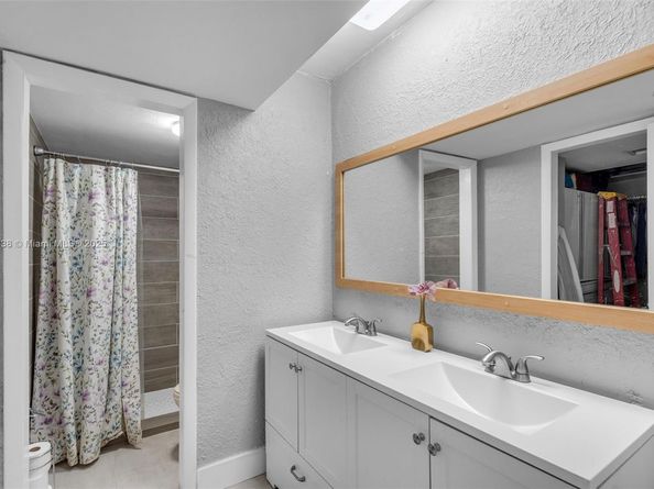 19440 NE 26th Ave 54B, Miami FL 33180