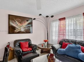 10413 NW 6th St, Pembroke Pines FL 33026