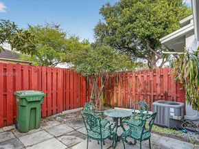 10413 NW 6th St, Pembroke Pines FL 33026