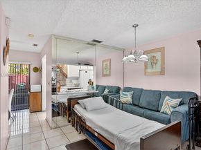 10413 NW 6th St, Pembroke Pines FL 33026
