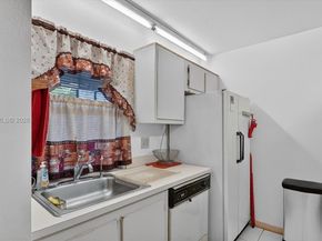 10413 NW 6th St, Pembroke Pines FL 33026