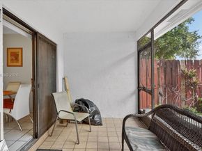 10413 NW 6th St, Pembroke Pines FL 33026