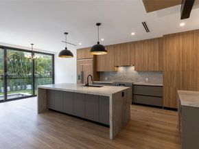 555 Catalonia Ave, Coral Gables FL 33134