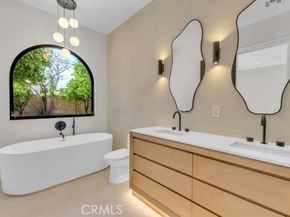 8825 Sophia Avenue, North Hills (los Angeles) CA 91343