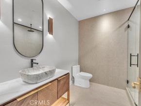 8825 Sophia Avenue, North Hills (los Angeles) CA 91343