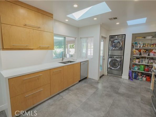 6641 Gerald Avenue, Van Nuys (los Angeles) CA 91406