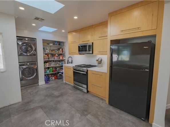 6641 Gerald Avenue, Van Nuys (los Angeles) CA 91406