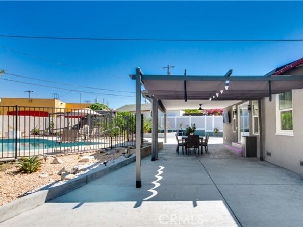 17011 Burton Street, Van Nuys (los Angeles) CA 91406