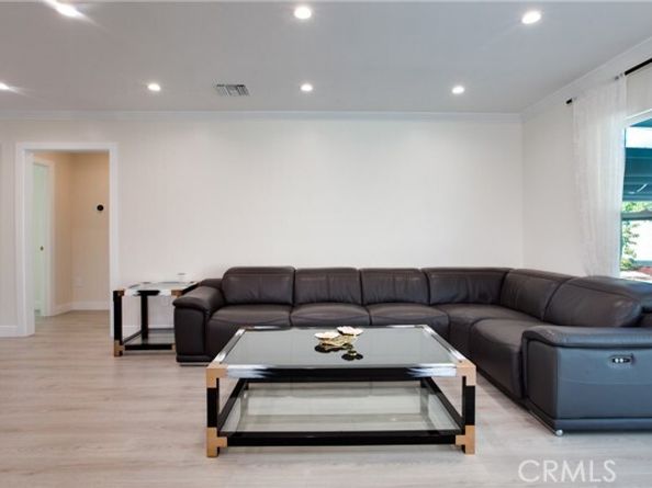 17011 Burton Street, Van Nuys (los Angeles) CA 91406
