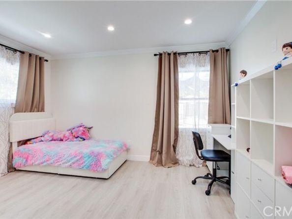 17011 Burton Street, Van Nuys (los Angeles) CA 91406