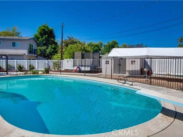 17011 Burton Street, Van Nuys (los Angeles) CA 91406
