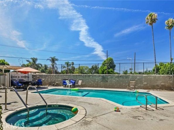 14715 Saticoy Street 13, Van Nuys (los Angeles) CA 91405