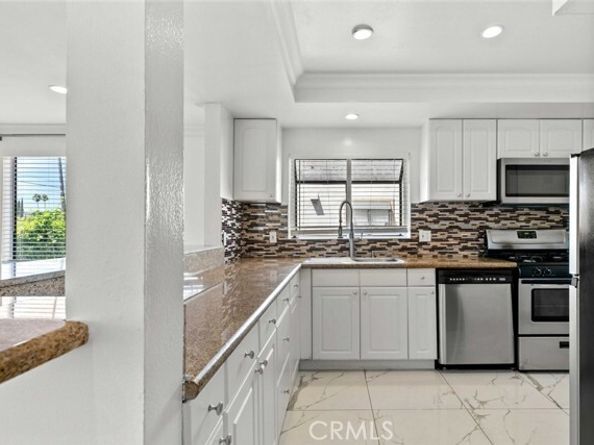 14715 Saticoy Street 13, Van Nuys (los Angeles) CA 91405
