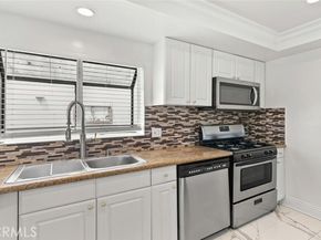 14715 Saticoy Street 13, Van Nuys (los Angeles) CA 91405