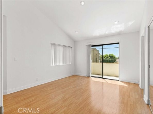 14715 Saticoy Street 13, Van Nuys (los Angeles) CA 91405