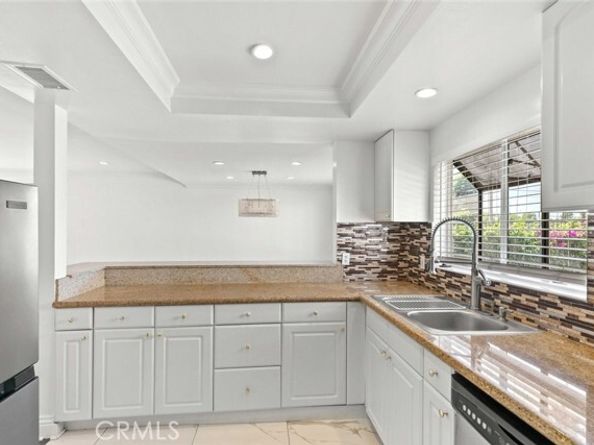 14715 Saticoy Street 13, Van Nuys (los Angeles) CA 91405