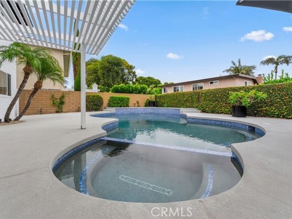 1872 Parkview Circle, Costa Mesa CA 92627