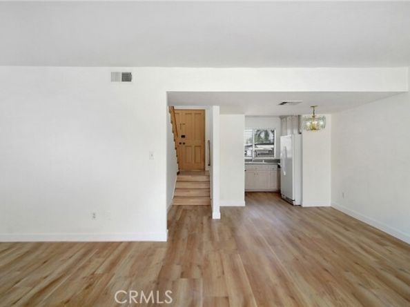 18931 Kittridge Street 73, Reseda (los Angeles) CA 91335