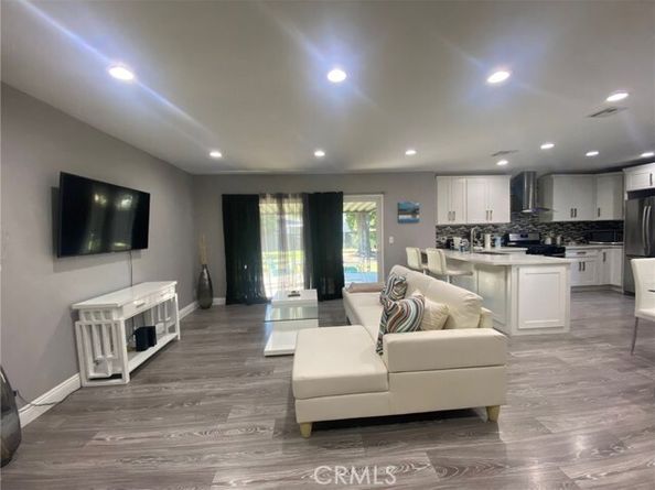 18935 Hart Street, Reseda (los Angeles) CA 91335