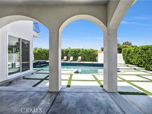 9743 Monogram Avenue, Northridge (los Angeles) CA 91343
