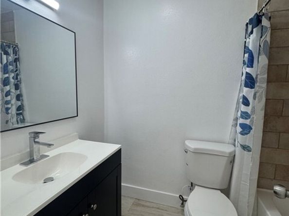 18620 Hatteras Street 169, Tarzana (los Angeles) CA 91356