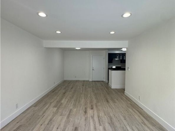 18620 Hatteras Street 169, Tarzana (los Angeles) CA 91356