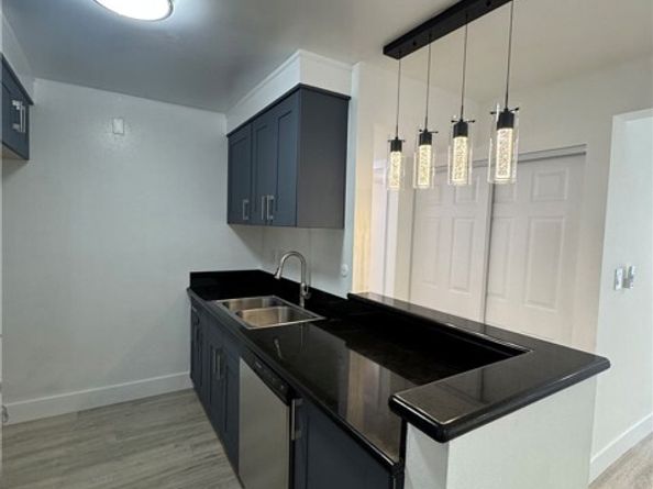 18620 Hatteras Street 169, Tarzana (los Angeles) CA 91356