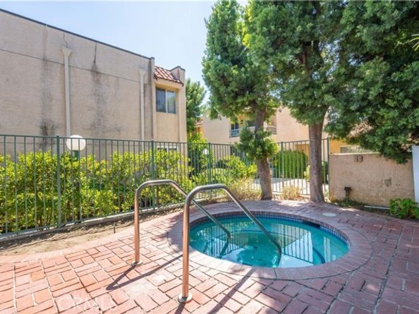 18307 Burbank Boulevard 86, Tarzana (los Angeles) CA 91356