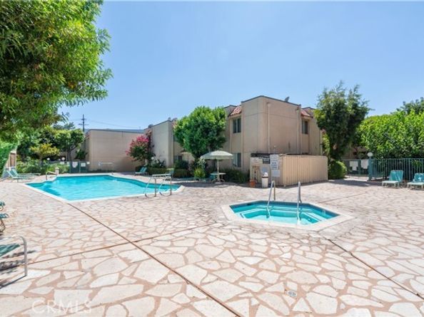 18307 Burbank Boulevard 86, Tarzana (los Angeles) CA 91356