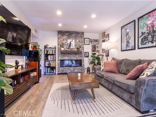18307 Burbank Boulevard 86, Tarzana (los Angeles) CA 91356