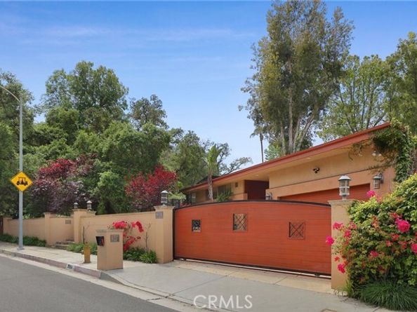 3951 Vanalden Avenue, Tarzana (los Angeles) CA 91356