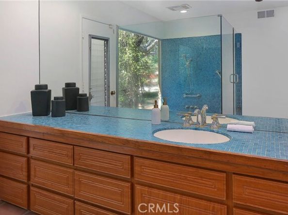 3951 Vanalden Avenue, Tarzana (los Angeles) CA 91356