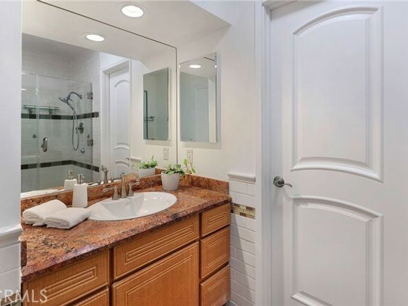 3951 Vanalden Avenue, Tarzana (los Angeles) CA 91356