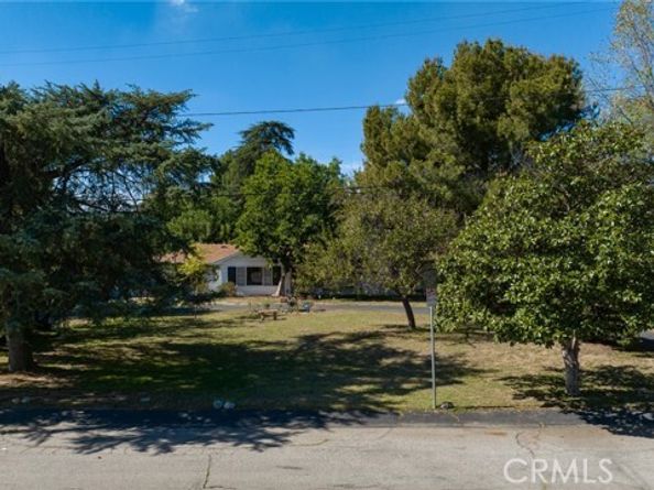 8351 Louise, Northridge (los Angeles) CA 91325