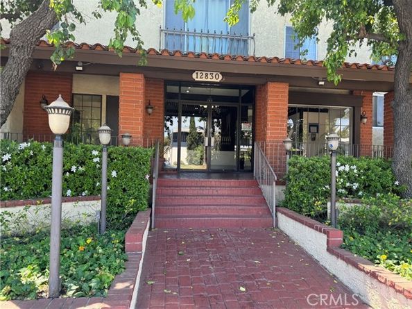 12830 Burbank 307, Valley Village CA 91607