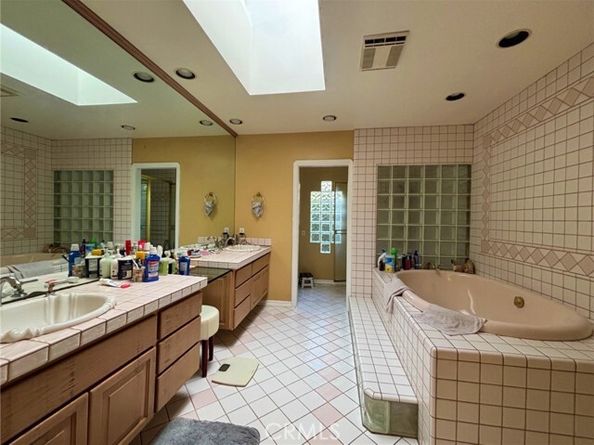 715 N Lariat, Long Beach CA 90815